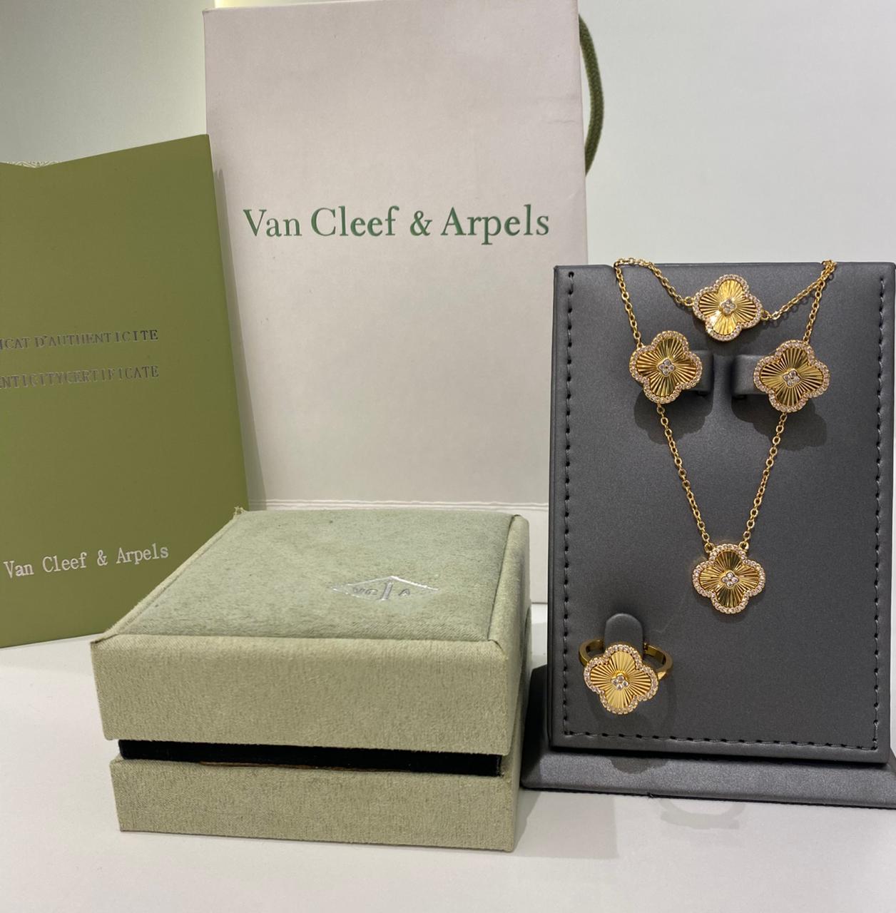 Van Cleef & Arpels Gold Clover Jewelry Set