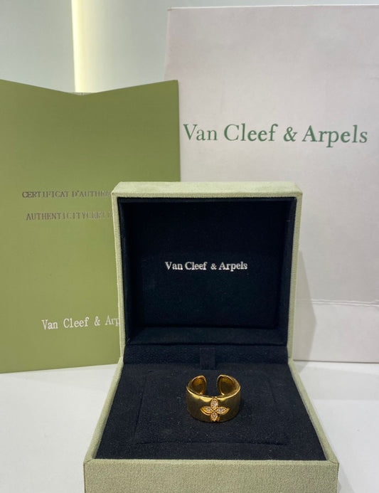 Van Cleef Golden Wide Band