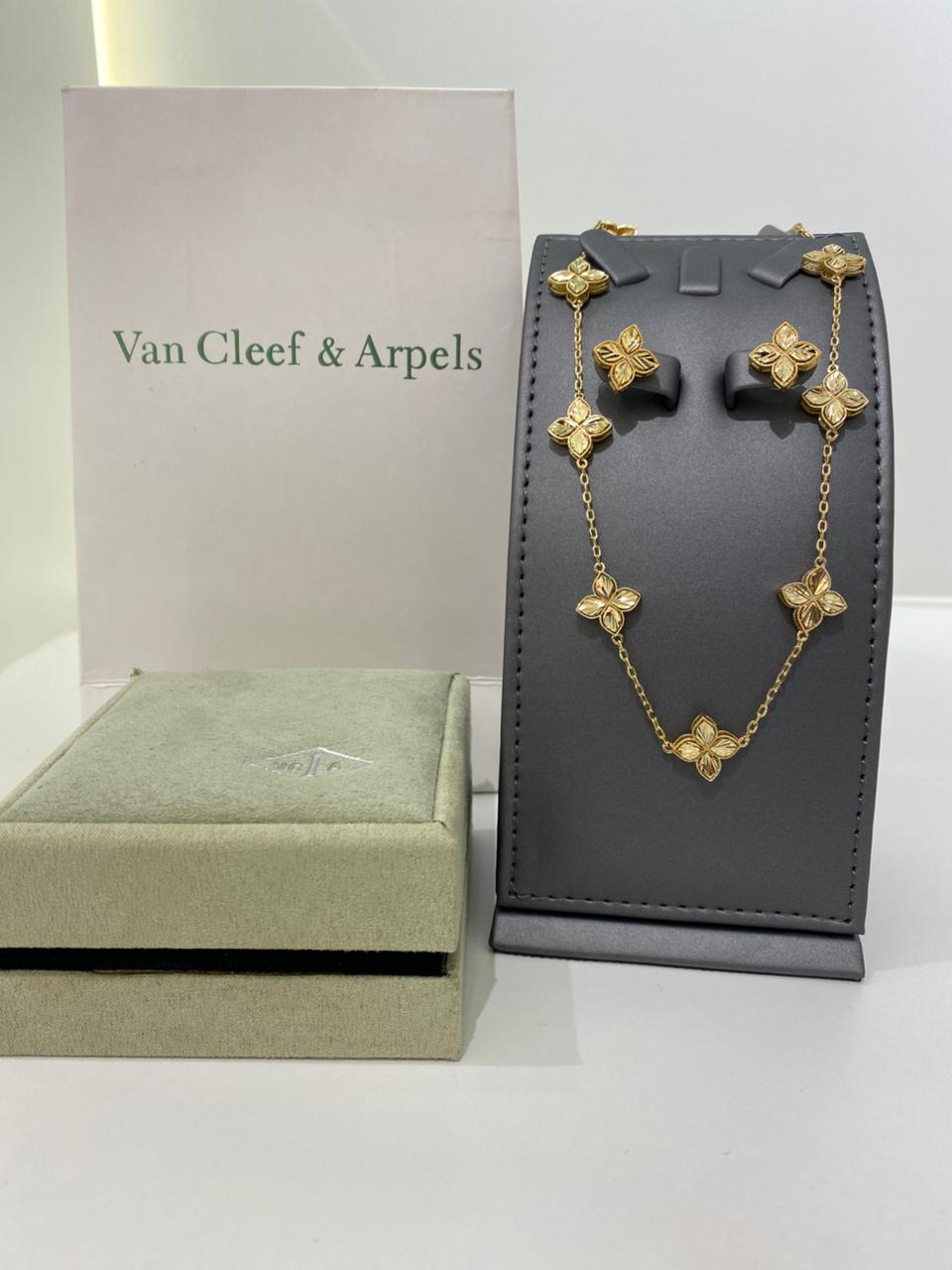 Van Cleef Gold Clover Set