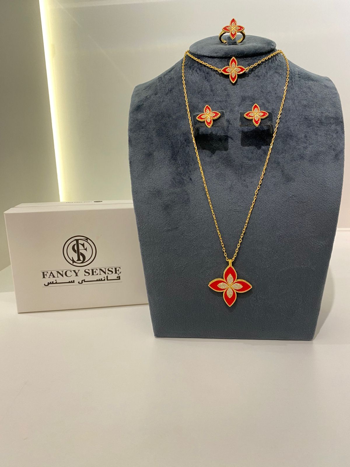 Roberto Red Clover Jewelry Set
