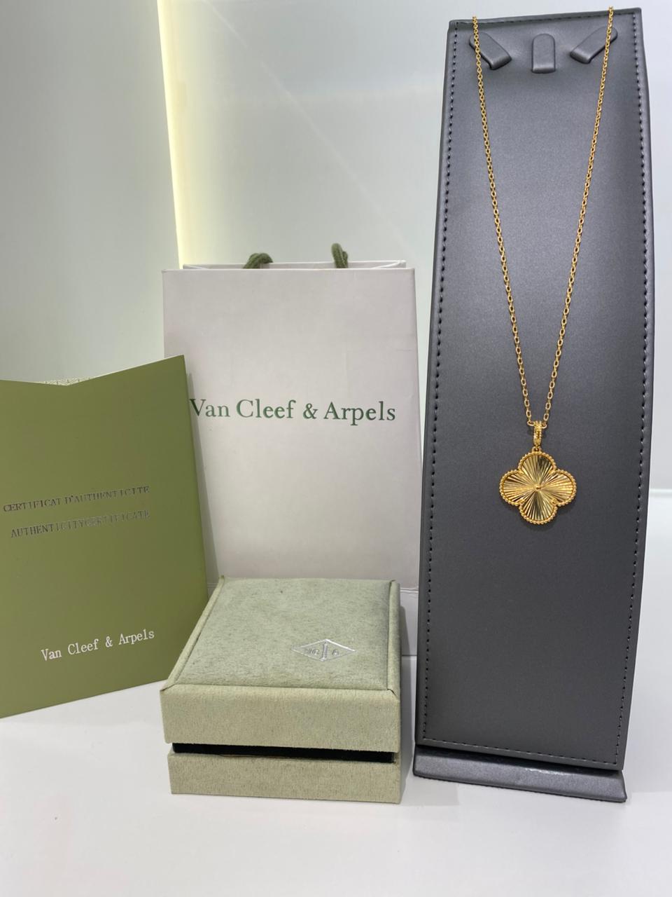 Van Cleef Golden Clover Pendant